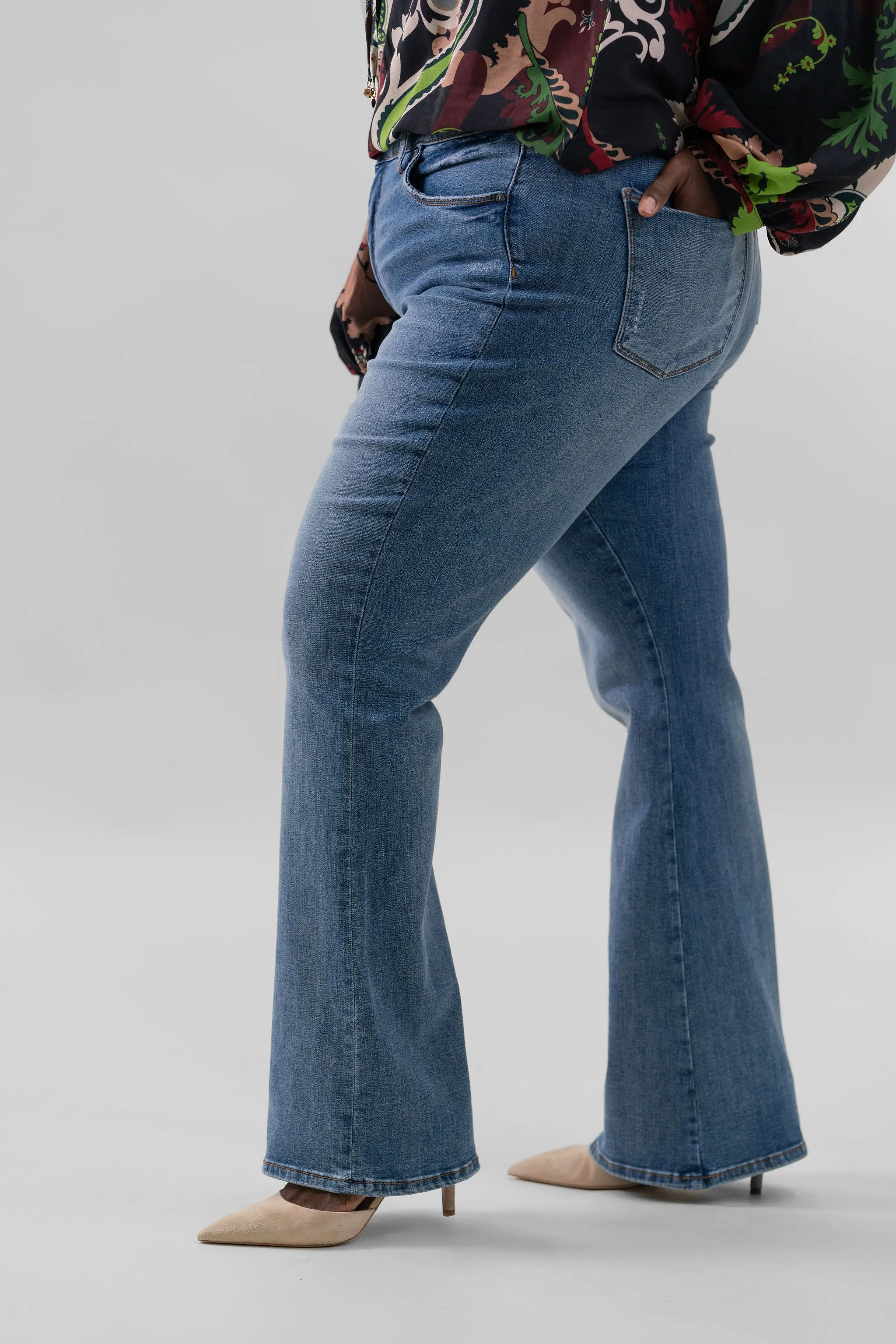 ANA HIGH RISE FLARE JEANS