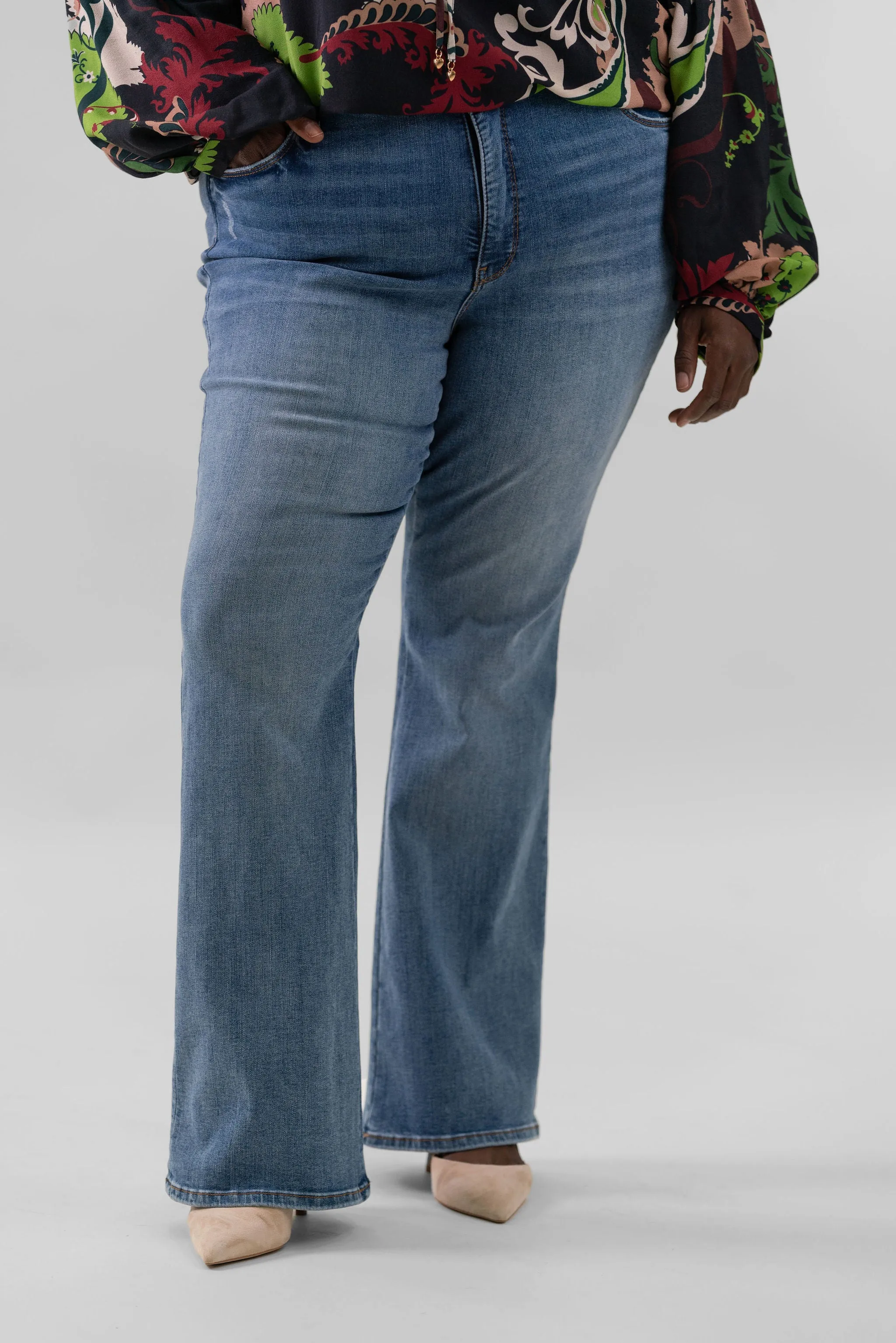 ANA HIGH RISE FLARE JEANS