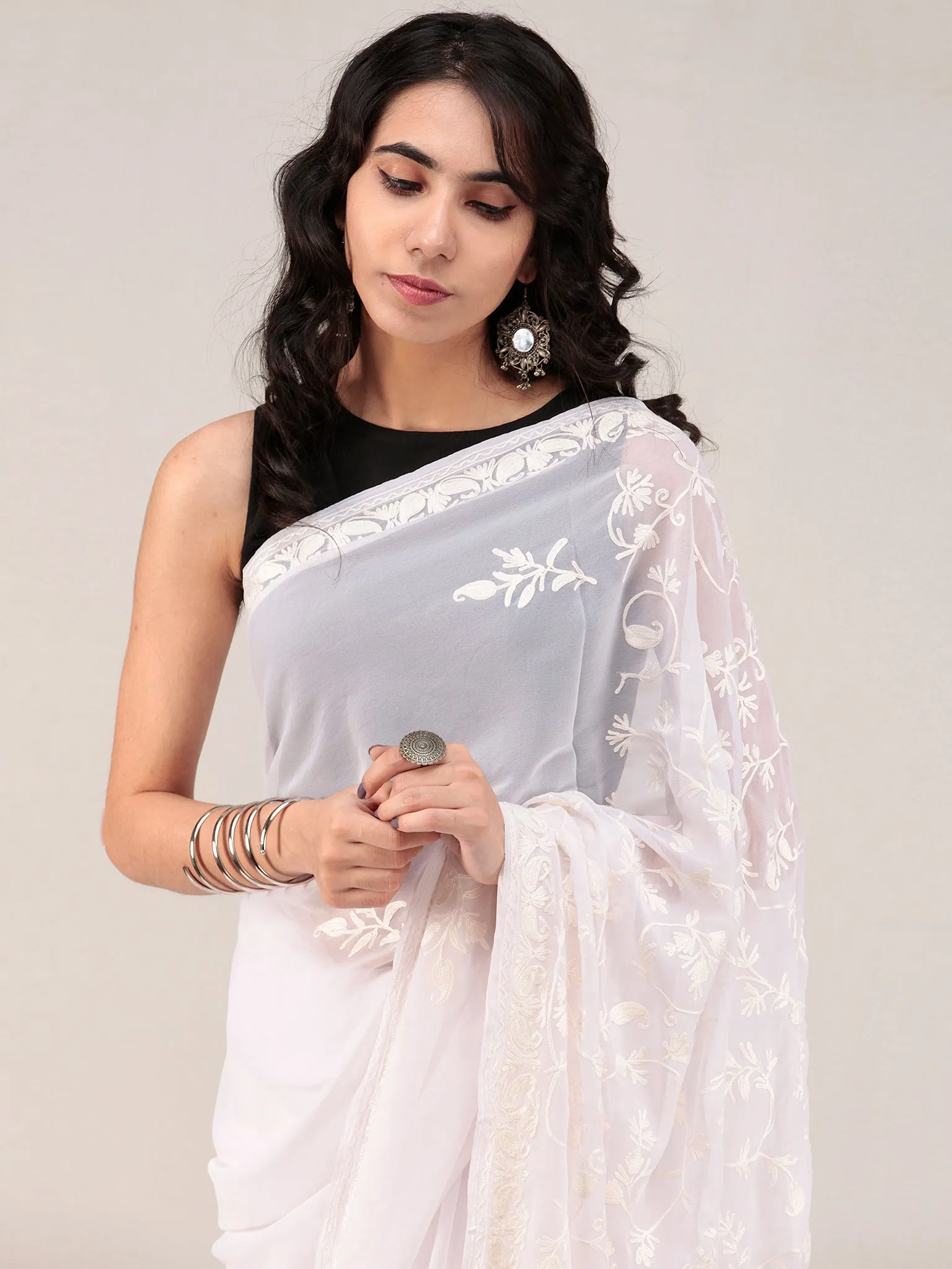 White Aari Embroidered Georgette Saree From Kashmir - S031704660